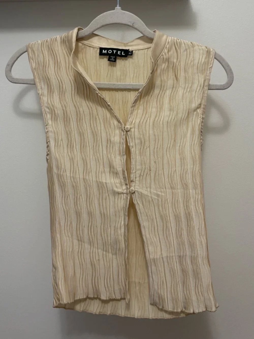 Motel Rocks Cream Textured Sleeveless Button-Front Top - Picture 1 of 1